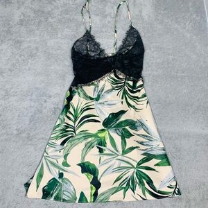 Victoria's Secret NWOT Leaf Pattern Lace Slip Nightie Adjustable Spaghetti Strap